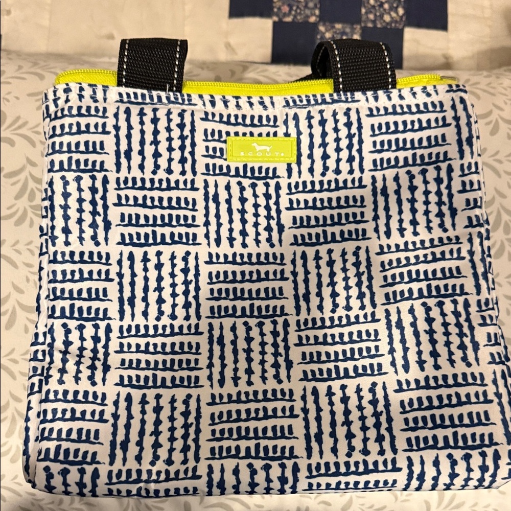 NWT Scout Blue and White Eloise lunch/travel bag.